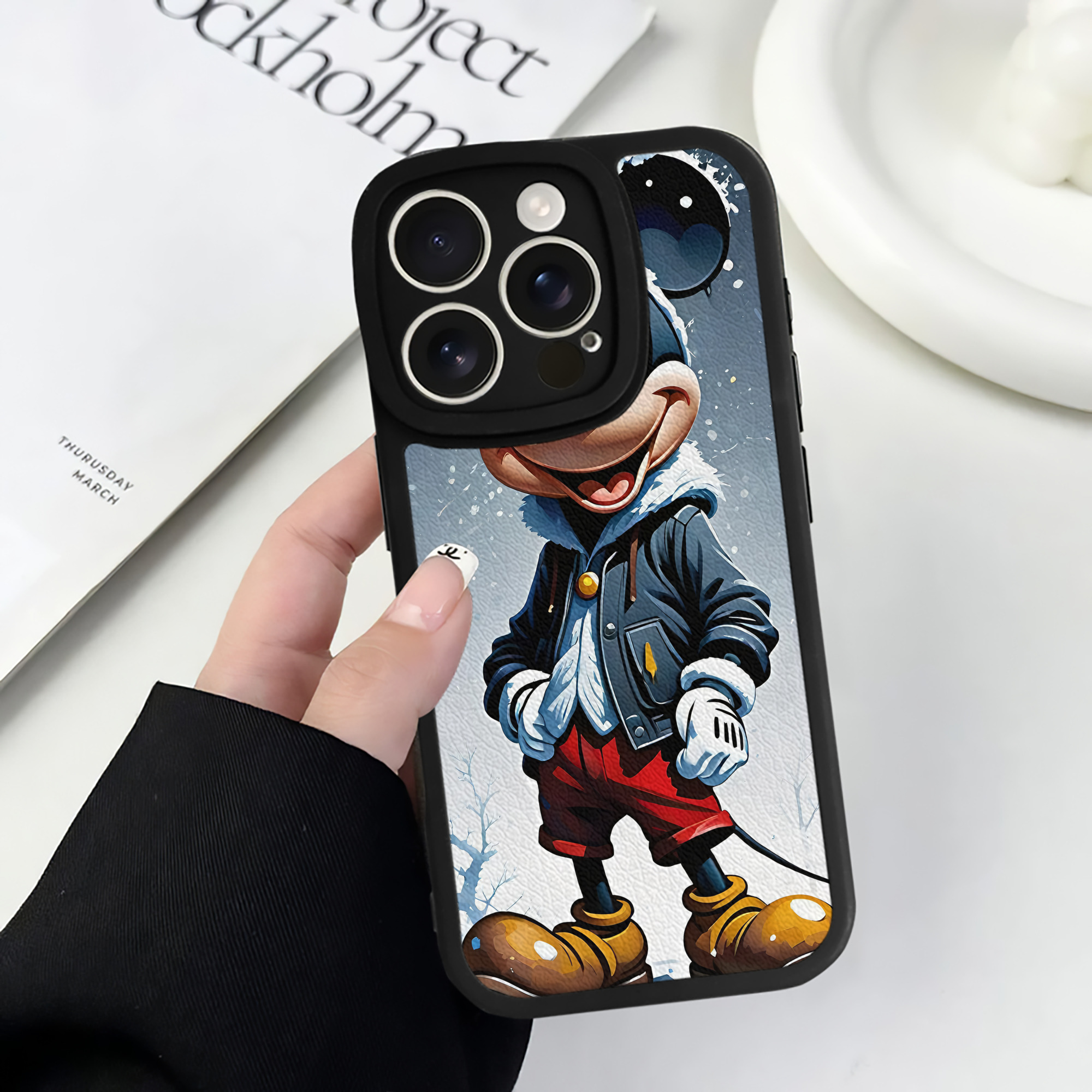 （画像用） ミッキーマウス Mickey Mouse 【iPhone 16シリーズ対応】シリコンスマホケース（レザー調） 材質：シリコン